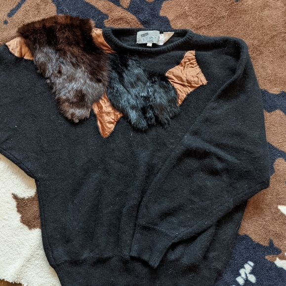 FUR N GOLD SWEATER - Picture 2 of 5